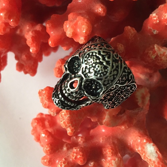 Skull engraved ring - Picture 1 of 6